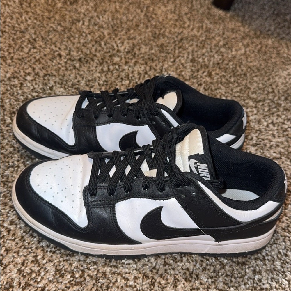 Nike Men's Classic Black and White Sneakers